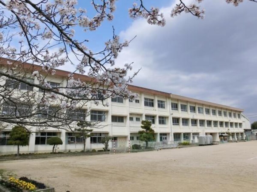 東広島市立郷田小学校(小学校)まで2600m エスポワール鏡山