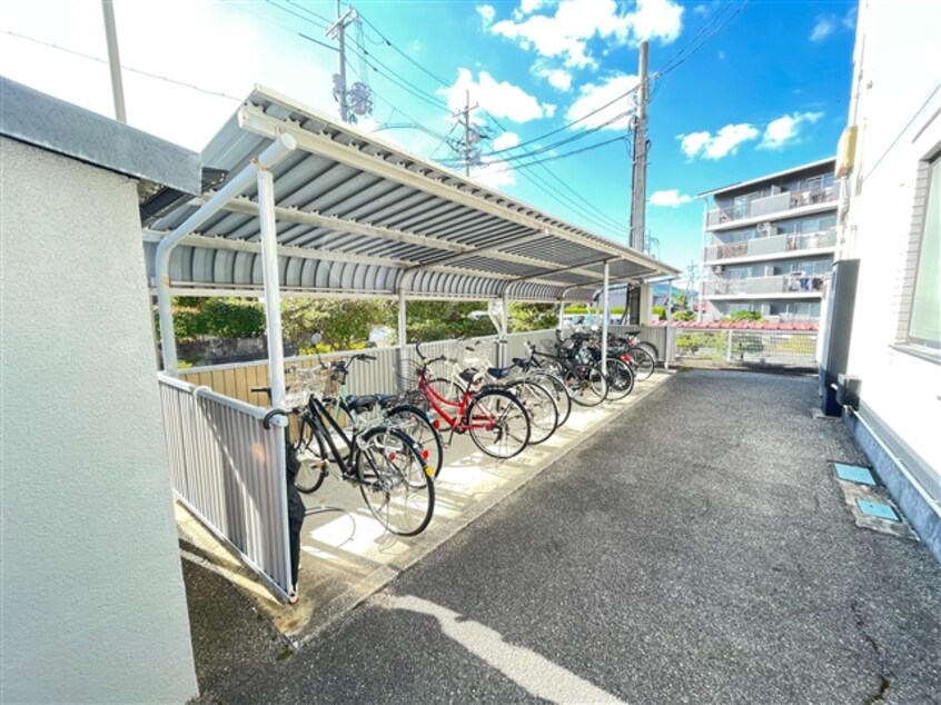 駐輪場 コモド西条
