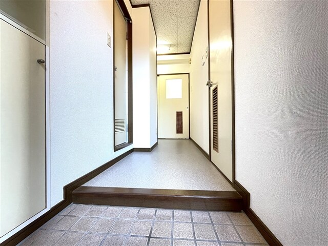 玄関 コモド西条