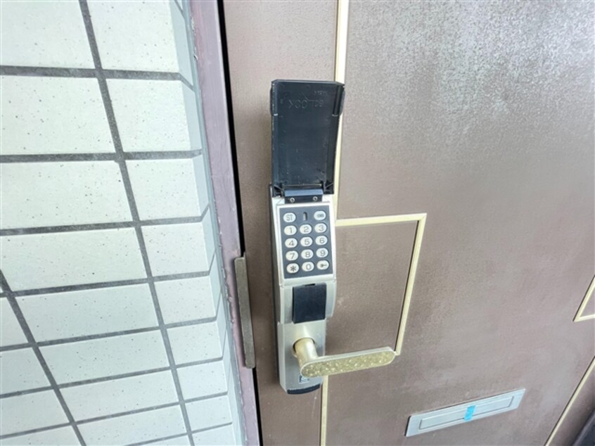 電子キー コモド西条