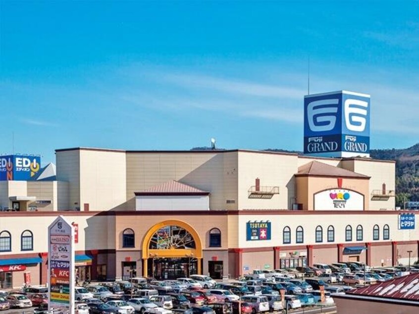 フジグラン 東広島店(ショッピングセンター/アウトレットモール)まで650m コーポ上丸