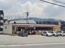 セブンイレブン東広島西条東子店(コンビニ)まで990m シャルマンハゴロモＢ棟