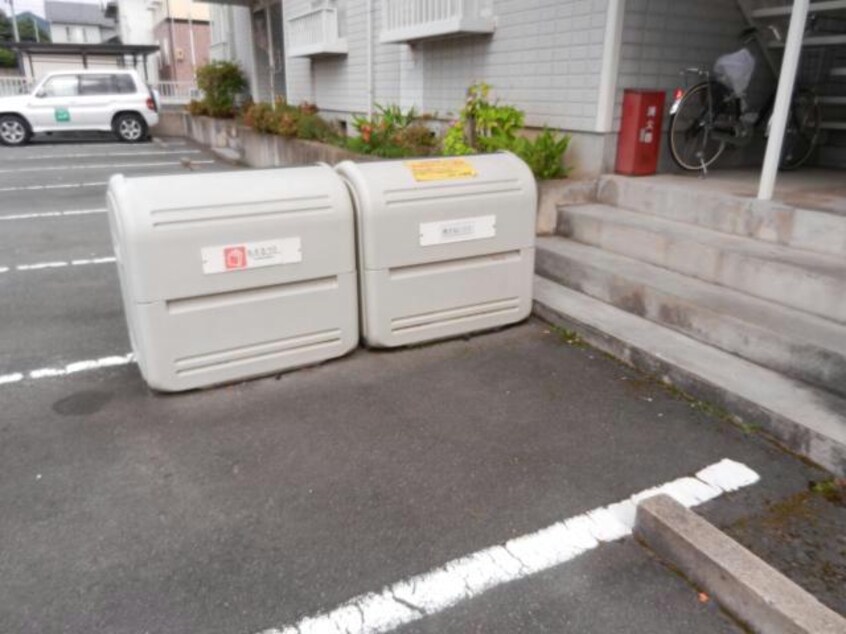 敷地内ごみ置き場 奥羽本線・山形線/山形駅 バス10分山交バス　吉原下車:停歩6分 1階 築32年