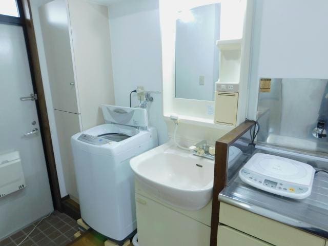 洗濯機・洗髪洗面化粧台 奥羽本線・山形線/山形駅 バス23分東青田3丁目下車:停歩3分 1階 築30年