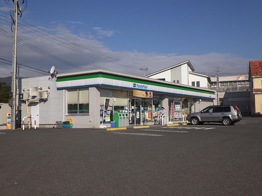ファミリーマート福島桑折町店(コンビニ)まで646m Tres　Tesouros桑折