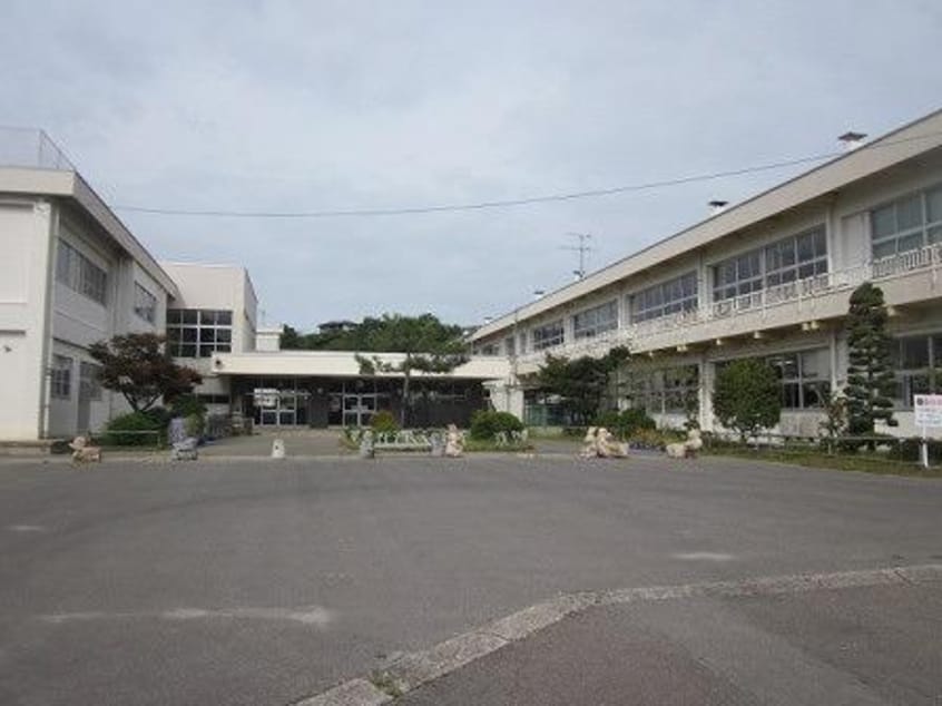 伊達市立掛田小学校(小学校)まで1300m サンライフ荒井