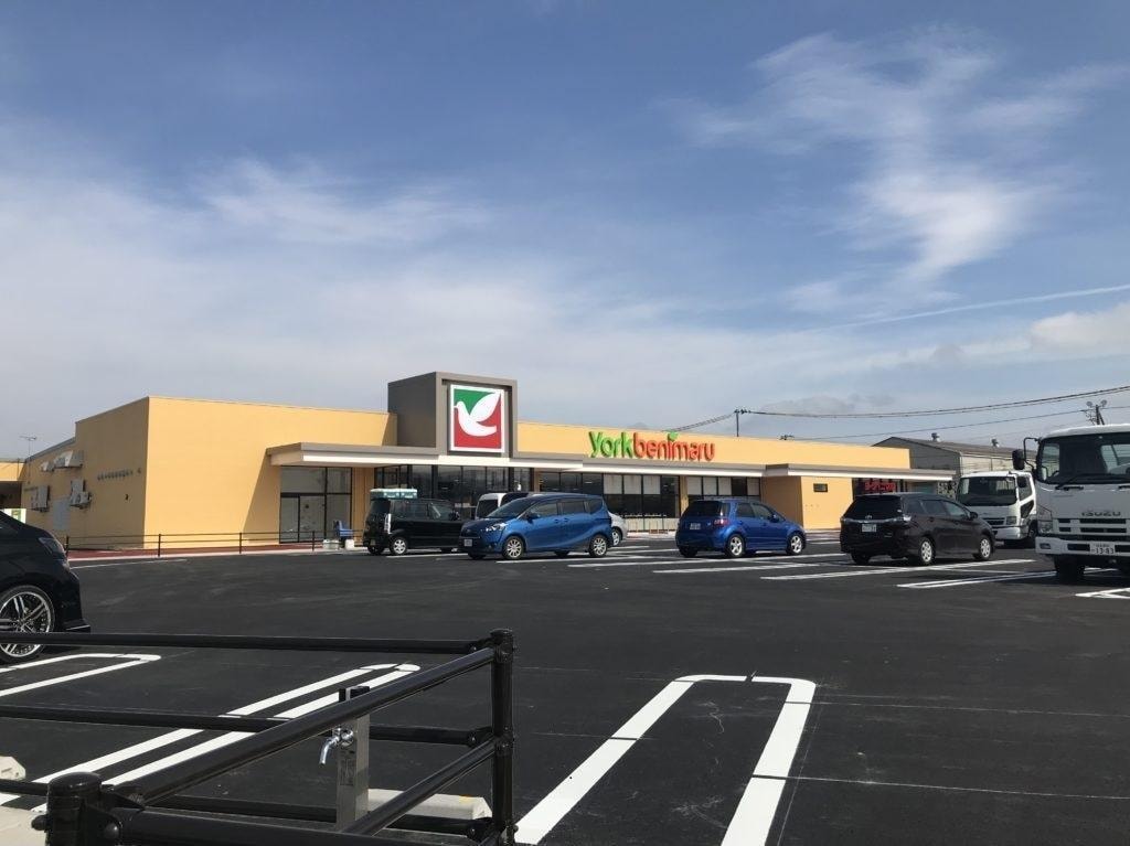 ヨークベニマル鎌田店(スーパー)まで800m ラ・ネージュ