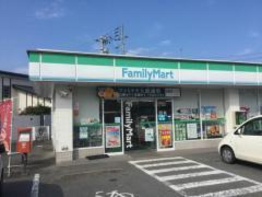 ファミリーマート福島商業高校前店(コンビニ)まで593m レジデンスＭａｒｉｋｏ