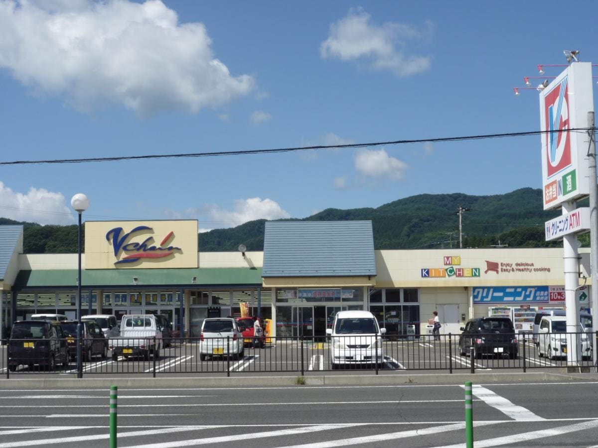ブイチェーン桑折店(スーパー)まで642m メゾン・ド・ATYS　B