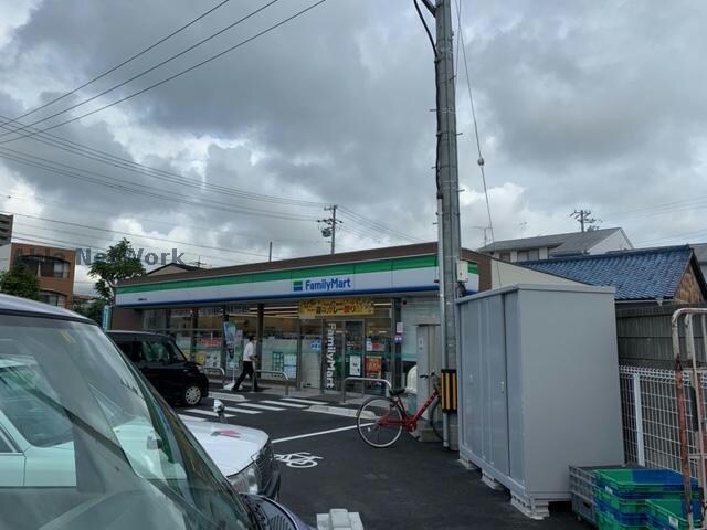 ファミリーマート豊橋東松山店(コンビニ)まで383m ハイシティ南松山