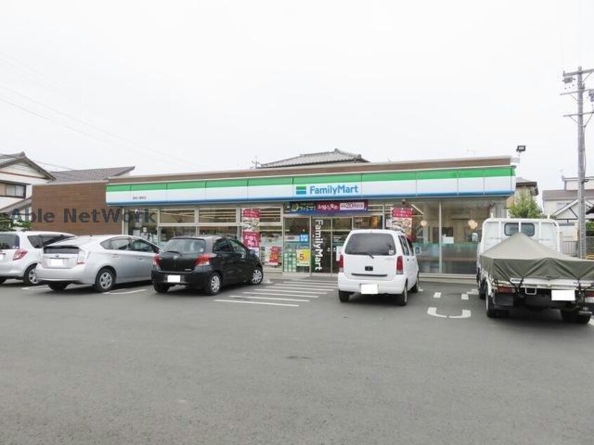 ファミリーマート豊橋小鷹野店(コンビニ)まで885m セザンヌ小鷹野Ⅱ