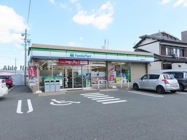 ファミリーマート豊橋向山町店(コンビニ)まで642m ディアコート本興寺A・B・C