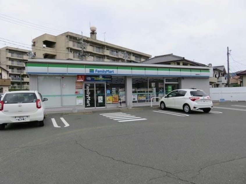 ファミリーマート豊橋東幸店(コンビニ)まで227m ソシエール東幸　B棟
