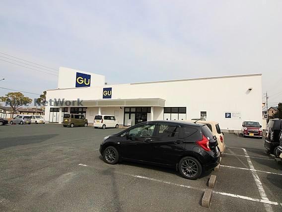 ジーユー豊橋店(ショッピングセンター/アウトレットモール)まで1440m ソシエール東幸　B棟