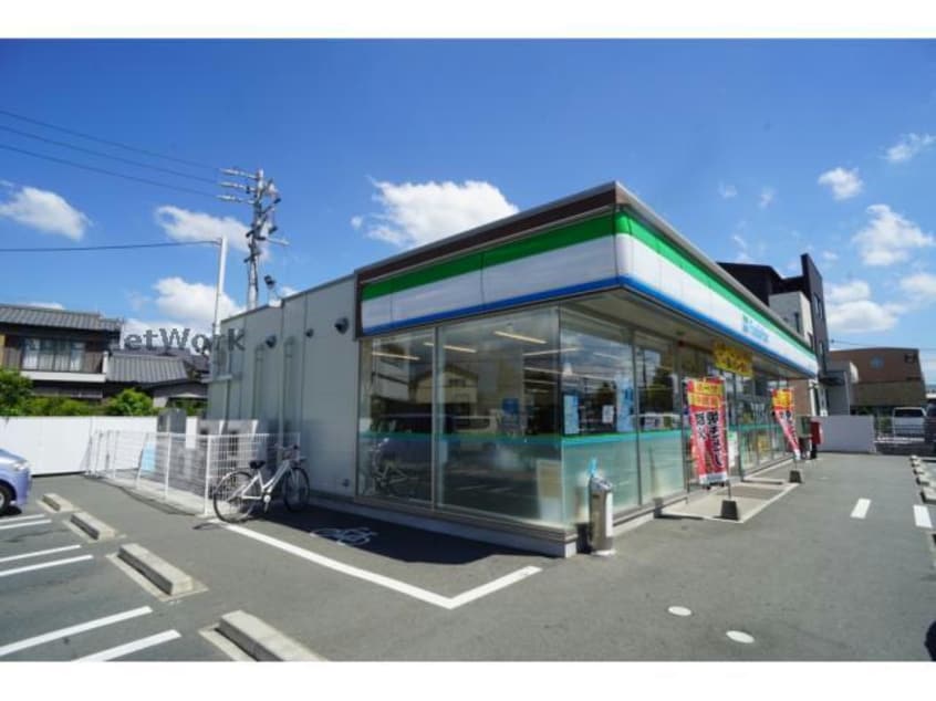ファミリーマート豊橋牛川通二丁目店(コンビニ)まで218m ル　ブレ