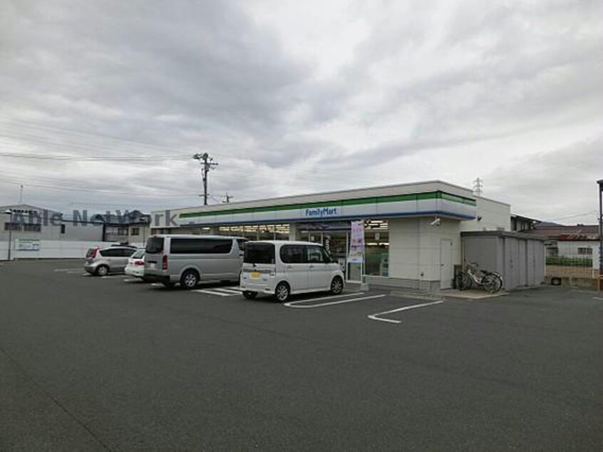 ファミリーマート豊橋井原店(コンビニ)まで833m ロワジール多米