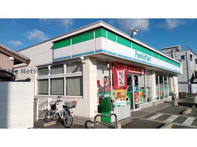 ファミリーマート豊橋旭店(コンビニ)まで691m 青い空