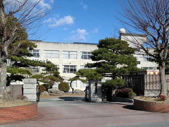 豊橋市立東田小学校(小学校)まで939m 青い空