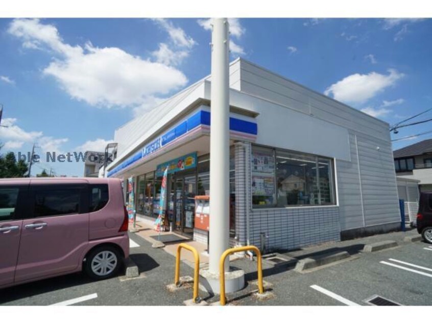 ローソン豊橋牛川通店(コンビニ)まで597m サニーマンション戸田