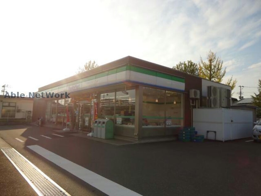 ファミリーマート新潟文京町店(コンビニ)まで654m オーベルジュⅡ