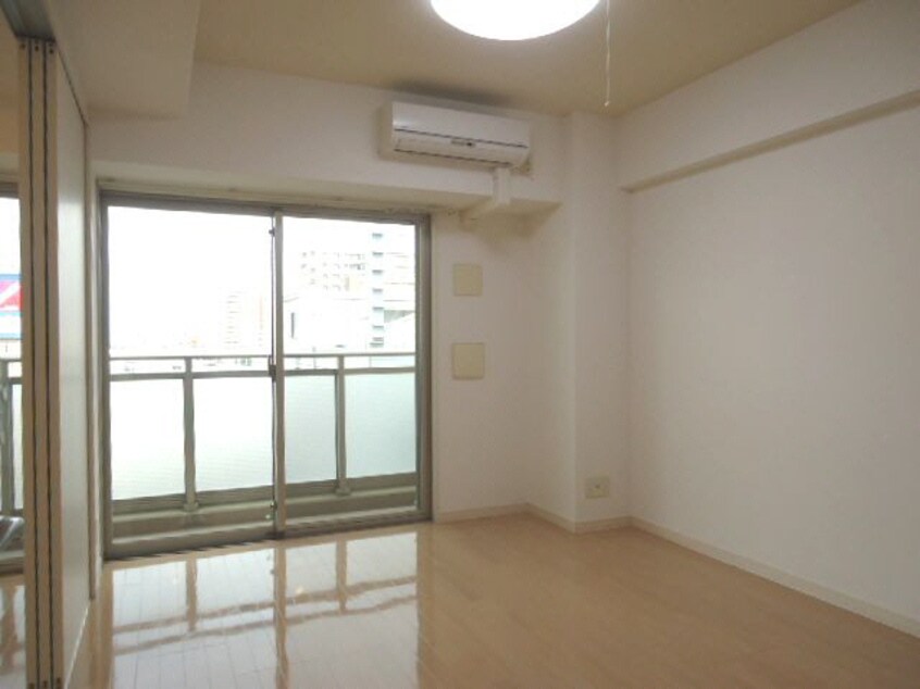 別部屋反転写真 レガーロけやき通り