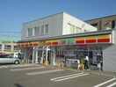 デイリーヤマザキ新潟川岸町店(コンビニ)まで237m アップルガーデンイースト