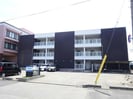 レデス川岸の外観