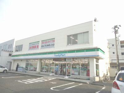 ファミリーマート新潟近江三丁目店(コンビニ)まで231m クレールコート