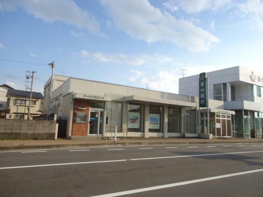 第四銀行関屋支店(銀行)まで678m ソレイユベルⅥ