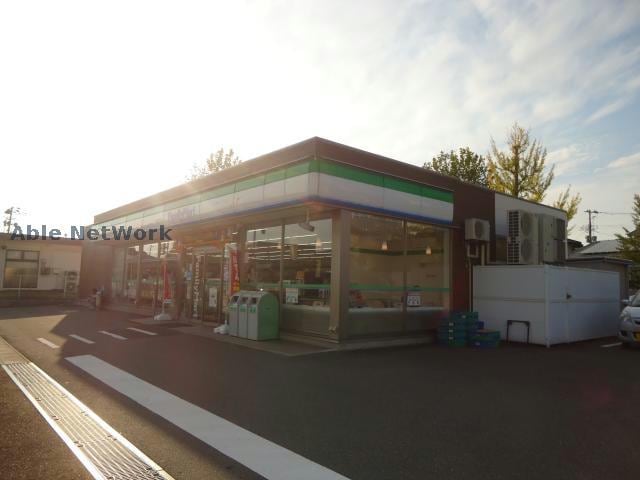 ファミリーマート新潟文京町店(コンビニ)まで658m カームハイツ