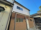 南万代町貸家の外観