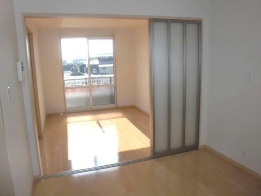 リビングとダイニングは仕切れます！！ ロイヤルコート・ニシムラ