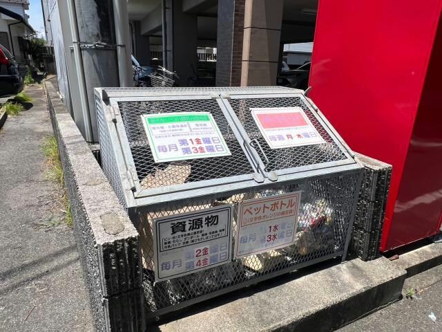 ゴミ捨て場 ファミール天神