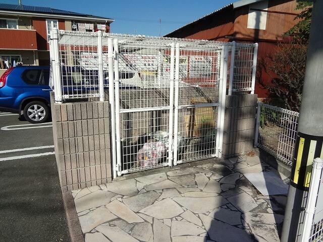 ゴミ置場 ヒーリング山領