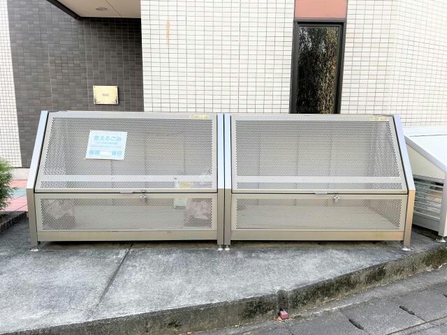 ごみ捨て場 Ｍ81