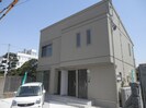 シャーメゾン中の小路の外観