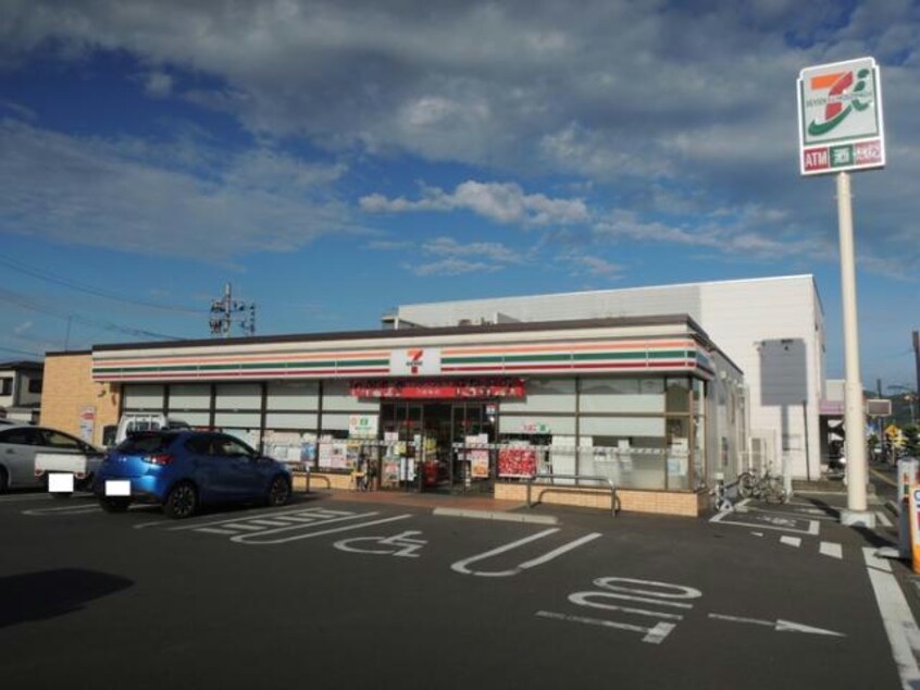 セブンイレブン佐賀小城中央店(コンビニ)まで808m ラフレシールⅢ　Ｂ棟