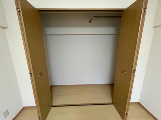 洋室クローゼット リバーサイド　ヤマヨ