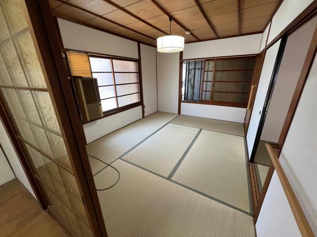  高雄アパート（左）