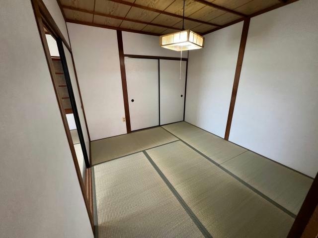  高雄アパート（左）