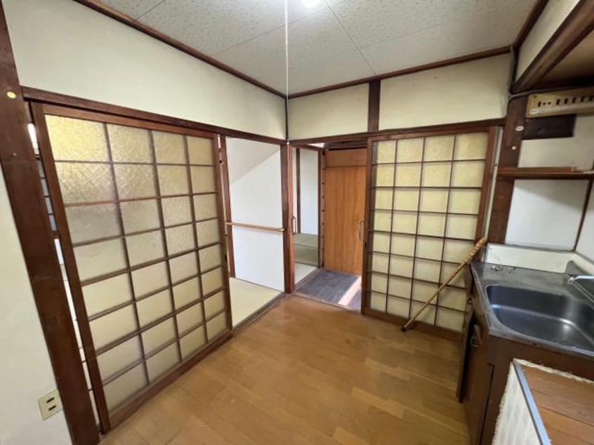  高雄アパート（左）