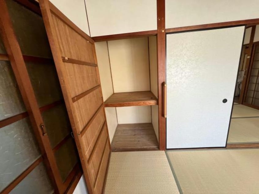  高雄アパート（左）