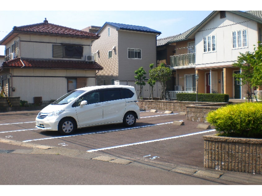 無料駐車場 ブランシェ泉