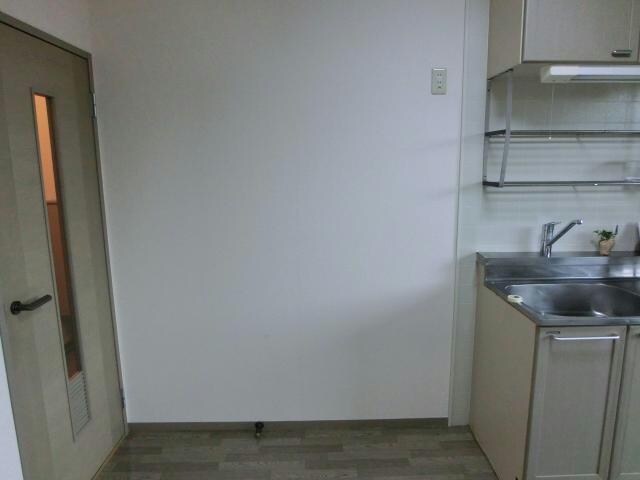 冷蔵庫置場 アットホーム花