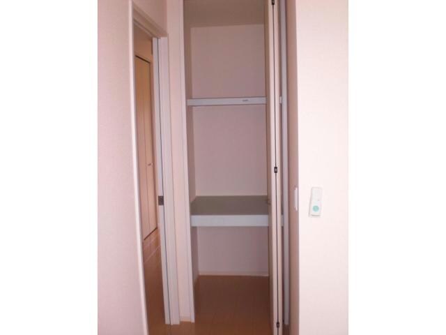 洋室クローゼット２ カーサ　ディ　パーチェ