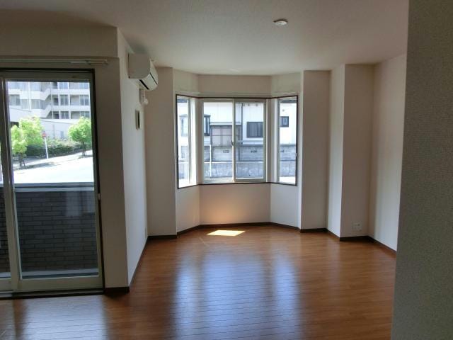 リビング ルミナス・新和