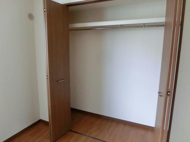 洋室クローゼット ルミナス・新和