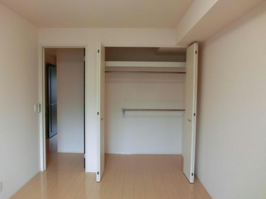 洋室２クローゼット リヴィエール