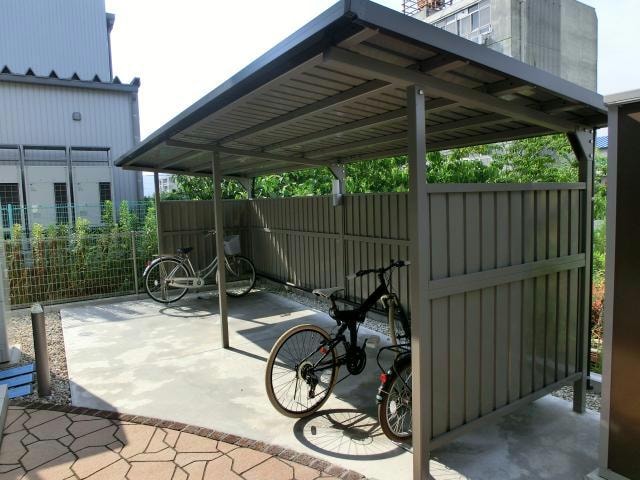 駐輪場 エレガンテ・イースト