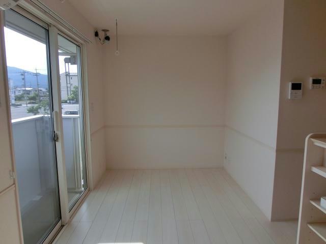 リビング エレガンテ・イースト